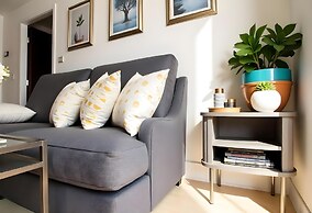 Bright & Relaxing Full Apartment