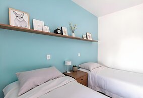 Bright & Relaxing Full Apartment