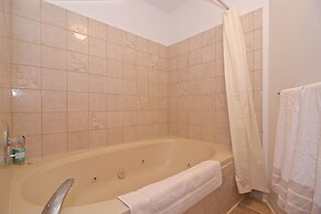 Lakefront Chalet with private dock