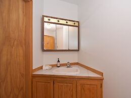 Lakefront Chalet with private dock