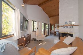 Lakefront Chalet with private dock