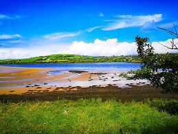The Snuggly Sheep Shepherd Hut Campview Farm Stay