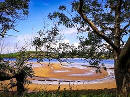 The Snuggly Sheep Shepherd Hut Campview Farm Stay
