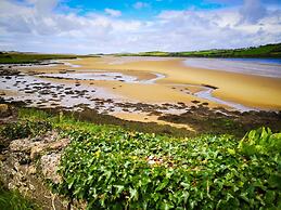 The Snuggly Sheep Shepherd Hut Campview Farm Stay