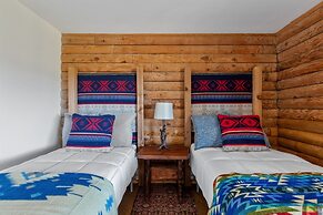 Guadalupe Bluff Log Cabin 4 Bedroom Home by RedAwning