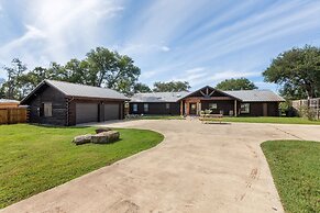 Guadalupe Bluff Log Cabin 4 Bedroom Home by RedAwning