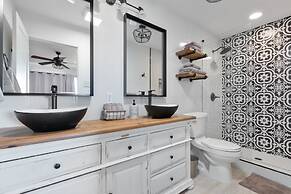 Guadalupe Bluff Farmhouse 3 Bedroom Home by RedAwning