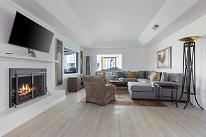 Guadalupe Bluff Farmhouse 3 Bedroom Home by RedAwning