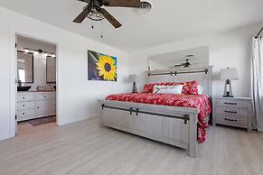 Guadalupe Bluff Farmhouse 3 Bedroom Home by RedAwning