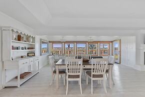 Guadalupe Bluff Farmhouse 3 Bedroom Home by RedAwning