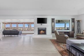 Guadalupe Bluff Farmhouse 3 Bedroom Home by RedAwning