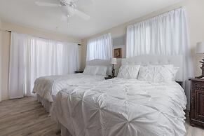 Guadalupe Bluff Farmhouse 3 Bedroom Home by RedAwning