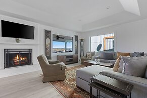 Guadalupe Bluff Farmhouse 3 Bedroom Home by RedAwning