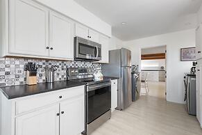 Guadalupe Bluff Farmhouse 3 Bedroom Home by RedAwning