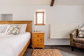 Oldmill-2bed-sleeps6-hottub-privategarden
