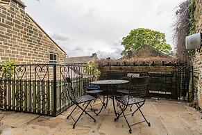 Oldmill-2bed-sleeps6-hottub-privategarden