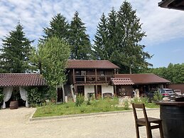 Beautiful Chalet With View to the Lake