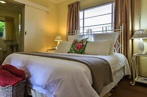 Bushwillow Spacious Cottage for 2 People With Private Garden Access!