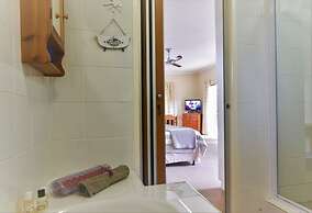 Lemon Thorn Cottage for 2 People With Wonderful Private Terrace in Gar