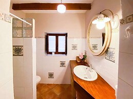 Charming Rural House And Pool 7 Min From The Beach