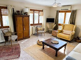 Charming Rural House And Pool 7 Min From The Beach