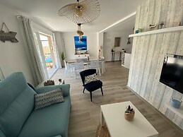 Sea View Apartment 50 Meters From the Beach