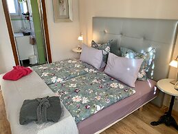 Cottage With 1 Bedroom, 1 Bathroom, Heated Solar Pool, Sauna, Jacuzzi,