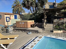 Cottage With 1 Bedroom, 1 Bathroom, Heated Solar Pool, Sauna, Jacuzzi,