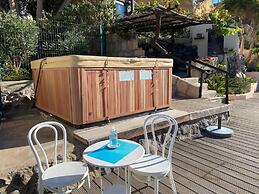 Cottage With 1 Bedroom, 2 Bathroom Heated Solar Pool, Sauna, Jacuzzi G