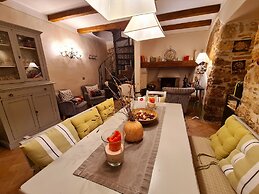 La Terrazza, Historic Tuscan Stone Residence With Garden and Terrace i