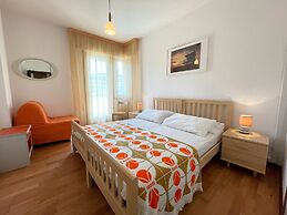 Cozy Flat With Shared Pool