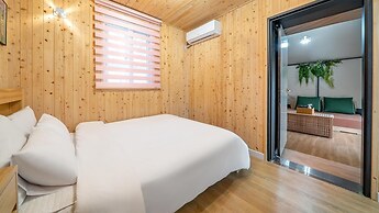 Gapyeong Ddobagi Pet & Spa Glamping