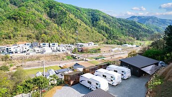 Gapyeong Ddobagi Pet & Spa Glamping