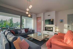 Villa Verano - Spacious 5-bdr & 5-bth Villa