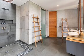 Villa Castil di Udara by Villa Finder