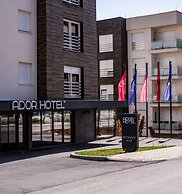 Ador Hotel