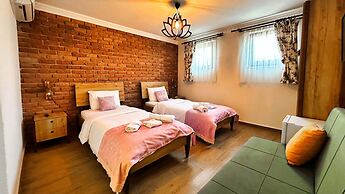 Adayel Otel & Bağ Evi