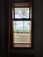 Shoreland Beach Resort by Cocotel