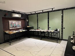 Marina Green Suit Hotel