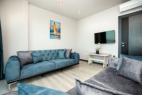 Marina Green Suit Hotel