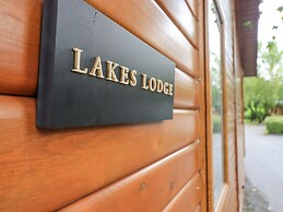 Lakes Lodge