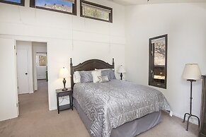 West Vail Riverfront Lodging, Colorado