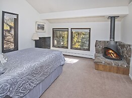 West Vail Riverfront Lodging, Colorado