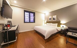 Gupo Brown-Dot Hotel