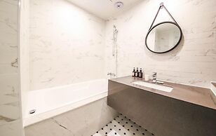 Gupo Brown-Dot Hotel