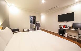 Gupo Brown-Dot Hotel