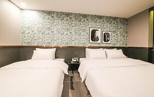 Gupo Brown-Dot Hotel