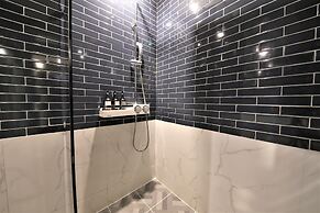 Gupo Brown-Dot Hotel