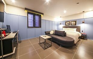 Gupo Brown-Dot Hotel