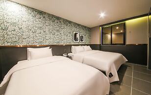 Gupo Brown-Dot Hotel